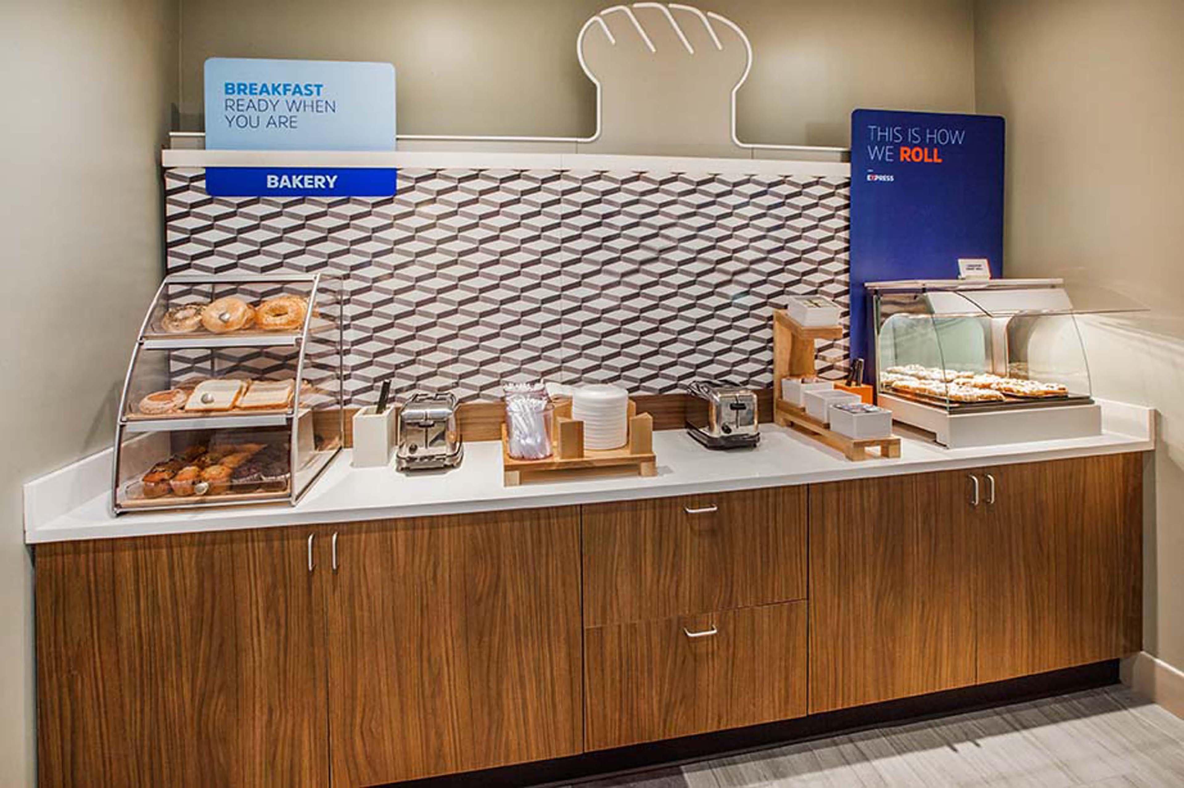 Holiday Inn Express & Suites Greenwood Mall By Ihg מראה חיצוני תמונה